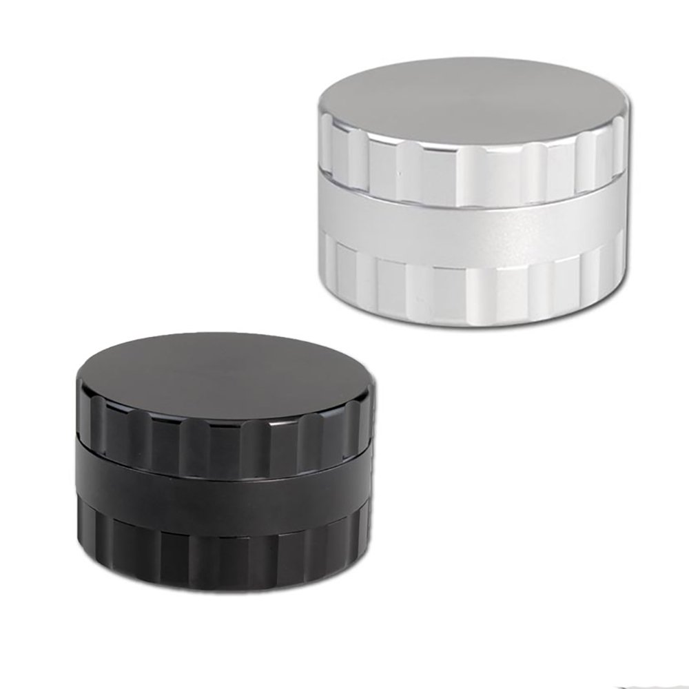 Aluminiumgrinder 3-teilig in Schwarz und SIlber mit Pollensieb und Schaber – geöffnet & geschlossen